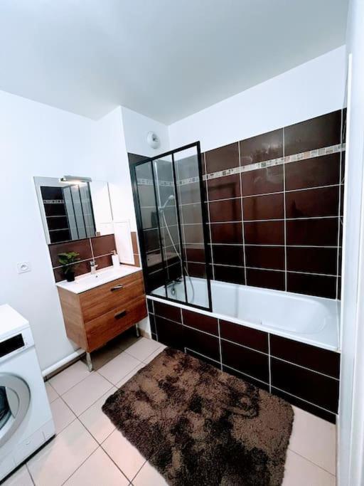 Lotus- 4 Min De Walt Disney-Arrivee Autonome-Parking Et Wifi Gratuit-Proche De Toutes Commodites 5Min De La Vallee Village Chessy  Exterior photo