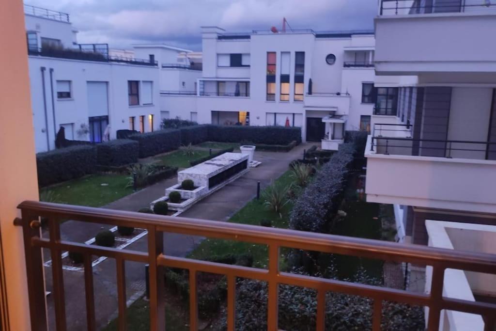 Lotus- 4 Min De Walt Disney-Arrivee Autonome-Parking Et Wifi Gratuit-Proche De Toutes Commodites 5Min De La Vallee Village Chessy  Exterior photo